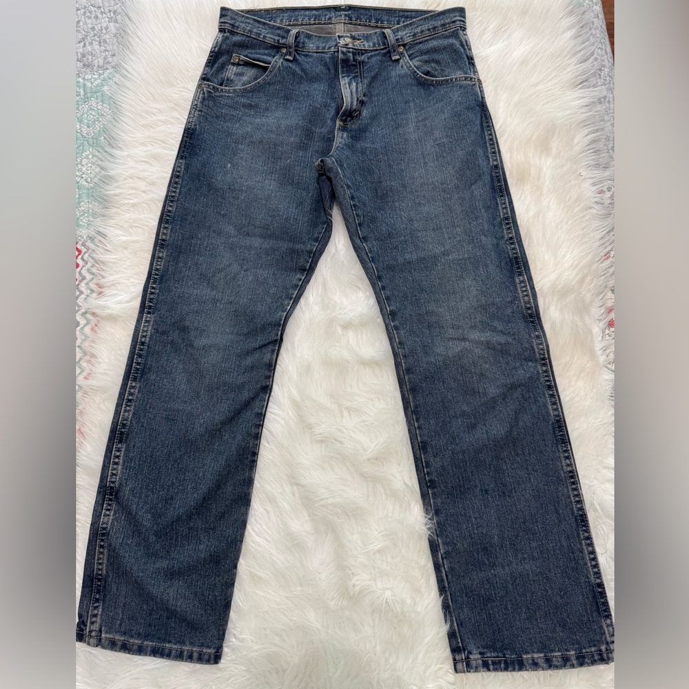 Wrangler Men's Medium Blue Straight Jeans
